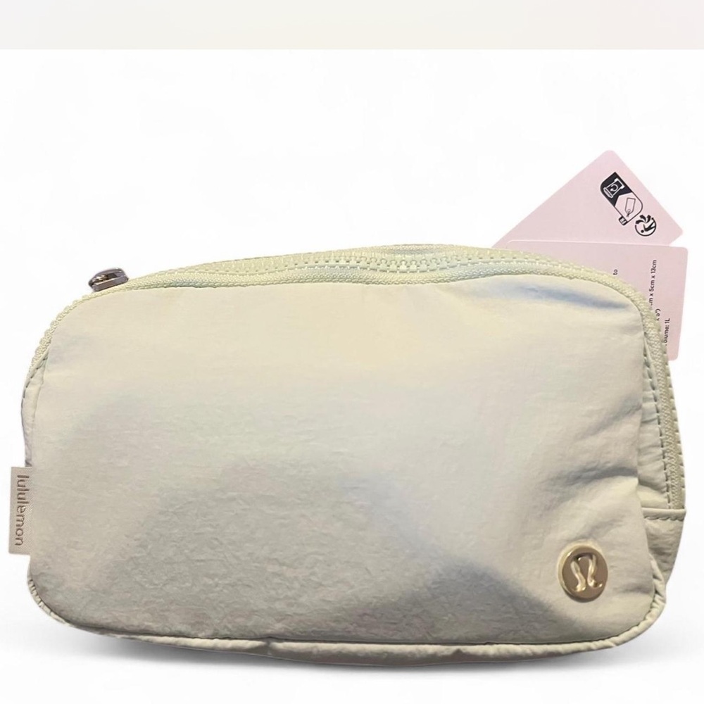 Lululemon Athletica Light green fanny pack